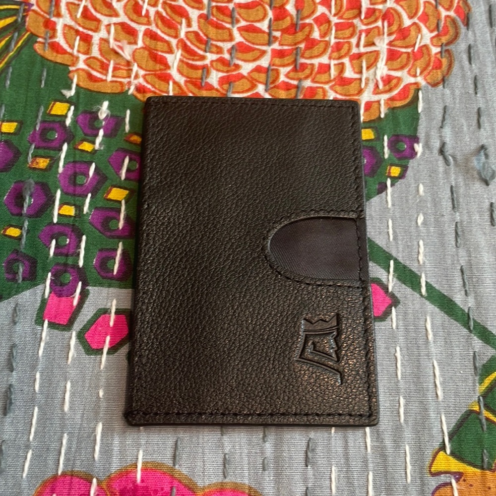 KINGS LOOT BLACK LEATHER “COMPACT” Minimalist Wallet Holds 3 Cards